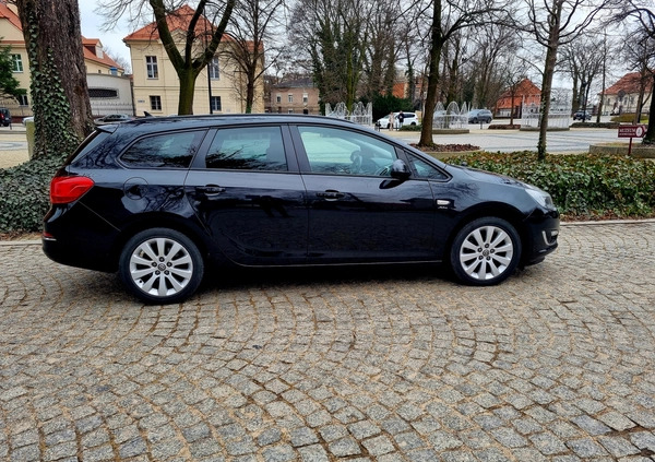 Opel Astra cena 24500 przebieg: 272000, rok produkcji 2013 z Poznań małe 326